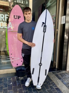 Tabla de surf a medida en la Escuela de Surf Essus - Zarautz