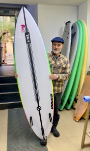 Tabla de surf a medida en la Escuela de Surf Essus - Zarautz